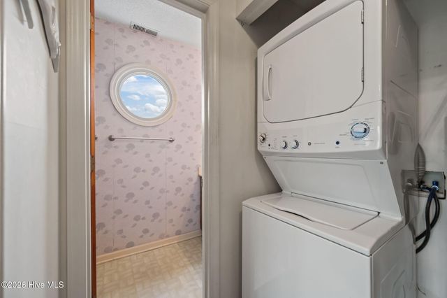 24 Bermuda Landing Place, N Topsail Beach, NC 28460