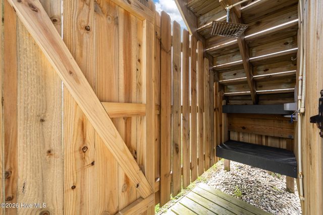 24 Bermuda Landing Place, N Topsail Beach, NC 28460