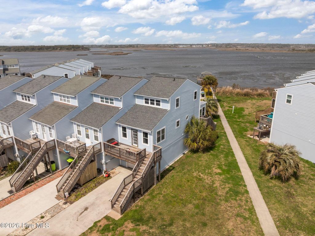 24 Bermuda Landing Place, N Topsail Beach, NC 28460