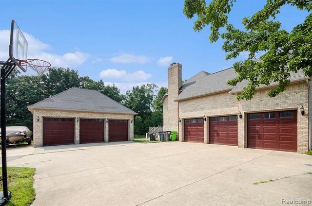 4196 Kensington Road, Milford, MI 48380