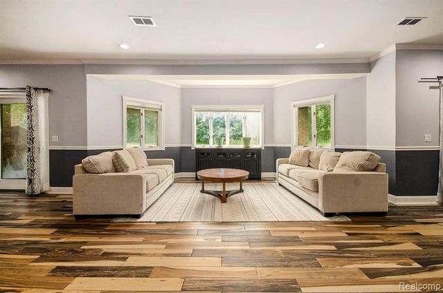 4196 Kensington Road, Milford, MI 48380