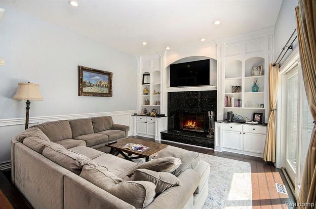 4196 Kensington Road, Milford, MI 48380