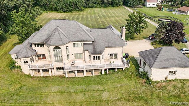 4196 Kensington Road, Milford, MI 48380