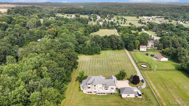 4196 Kensington Road, Milford, MI 48380