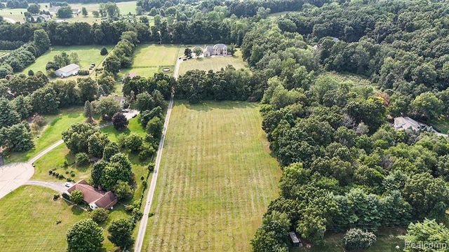 4196 Kensington Road, Milford, MI 48380