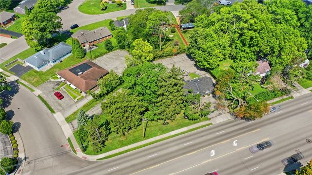 3905 Far Hills Avenue, Kettering, OH 45429
