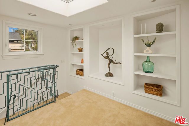 219 Entrada Drive, Santa Monica, CA 90402