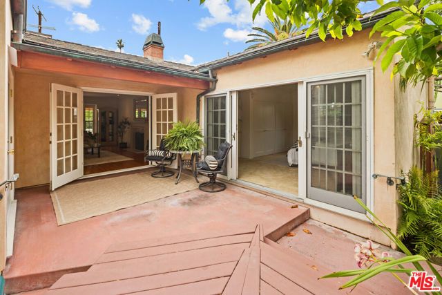 219 Entrada Drive, Santa Monica, CA 90402