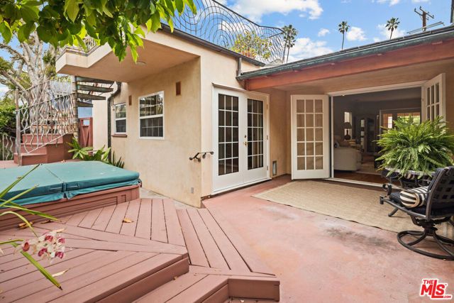 219 Entrada Drive, Santa Monica, CA 90402