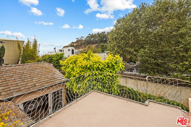 219 Entrada Drive, Santa Monica, CA 90402