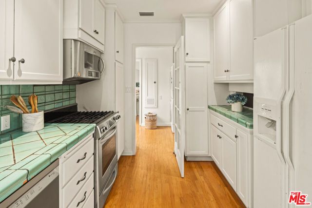 219 Entrada Drive, Santa Monica, CA 90402