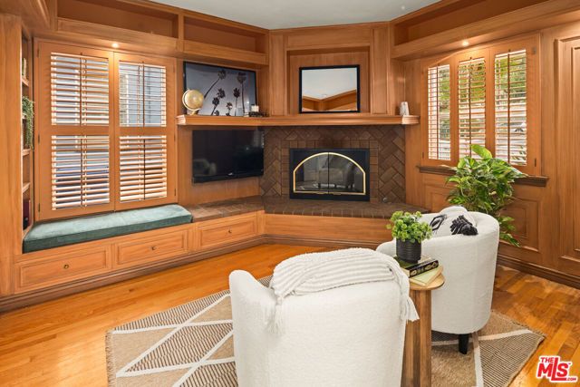 219 Entrada Drive, Santa Monica, CA 90402