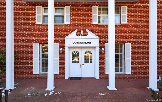 100 S Middle Neck Road 305, Great Neck, NY 11021