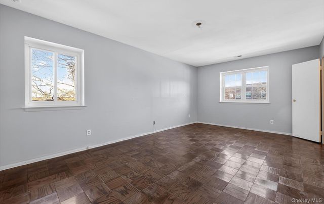 100 S Middle Neck Road 305, Great Neck, NY 11021