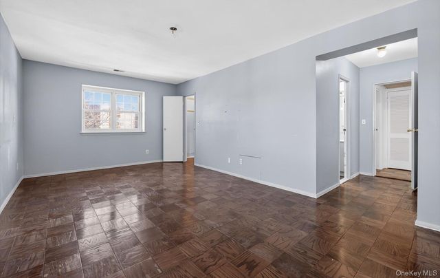 100 S Middle Neck Road 305, Great Neck, NY 11021