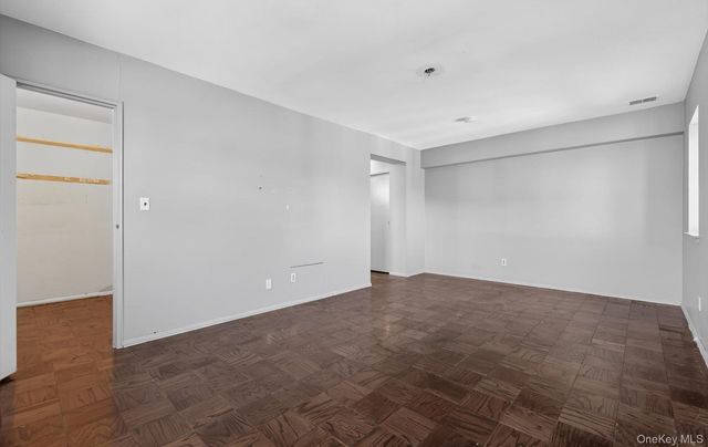 100 S Middle Neck Road 305, Great Neck, NY 11021