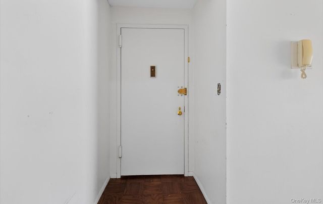 100 S Middle Neck Road 305, Great Neck, NY 11021