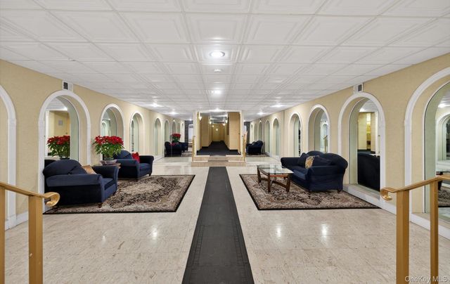 100 S Middle Neck Road 305, Great Neck, NY 11021