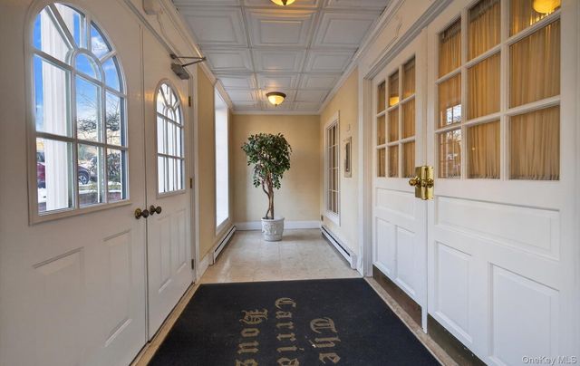 100 S Middle Neck Road 305, Great Neck, NY 11021