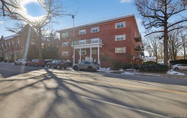 100 S Middle Neck Road 305, Great Neck, NY 11021