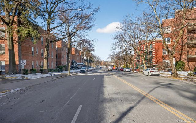 100 S Middle Neck Road 305, Great Neck, NY 11021