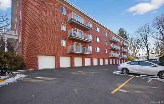 100 S Middle Neck Road 305, Great Neck, NY 11021