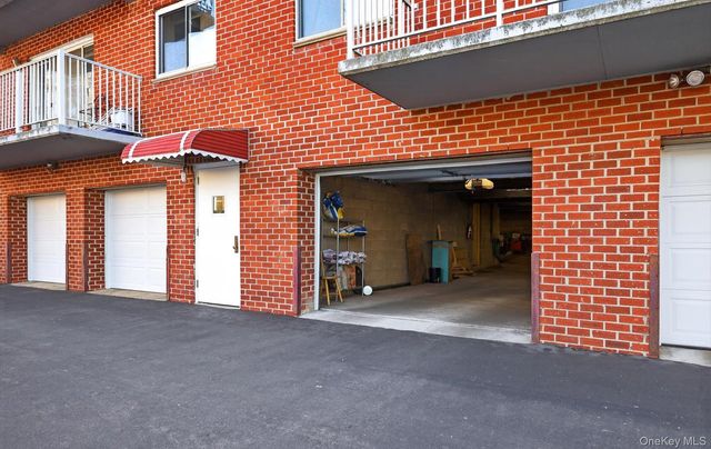 100 S Middle Neck Road 305, Great Neck, NY 11021