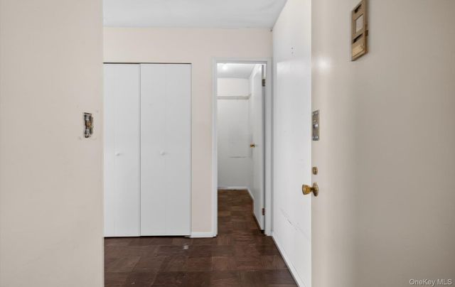 100 S Middle Neck Road 305, Great Neck, NY 11021