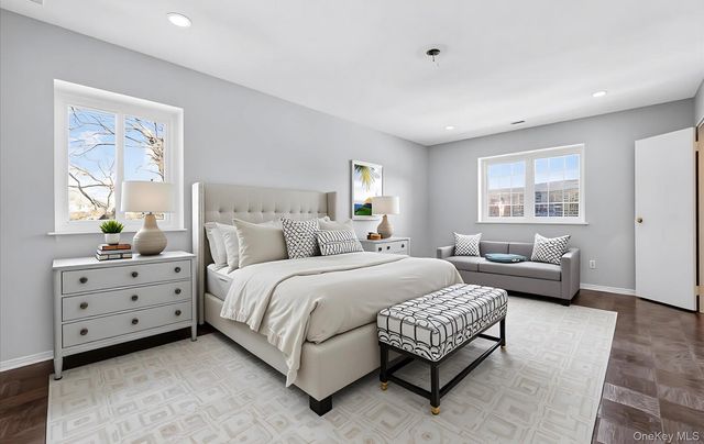 100 S Middle Neck Road 305, Great Neck, NY 11021