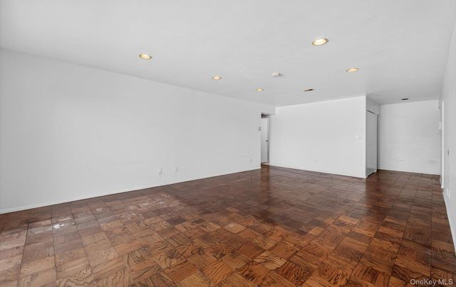 100 S Middle Neck Road 305, Great Neck, NY 11021