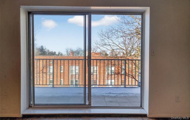 100 S Middle Neck Road 305, Great Neck, NY 11021