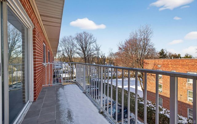 100 S Middle Neck Road 305, Great Neck, NY 11021