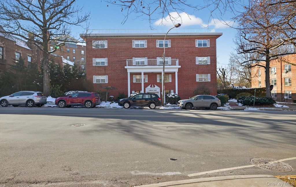 100 S Middle Neck Road 305, Great Neck, NY 11021