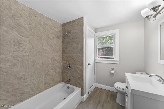 1683 Colonial Drive, Cleveland Heights, OH 44118