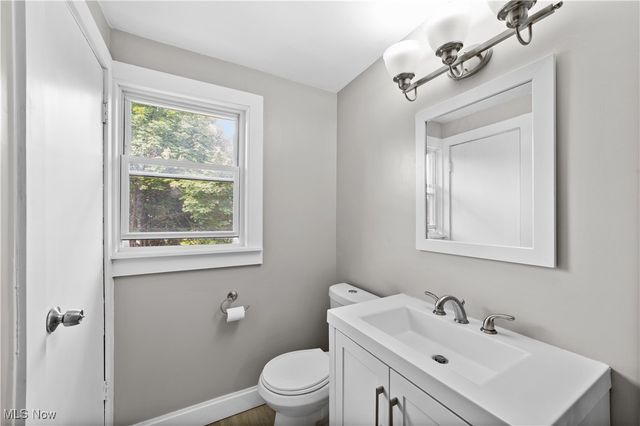 1683 Colonial Drive, Cleveland Heights, OH 44118