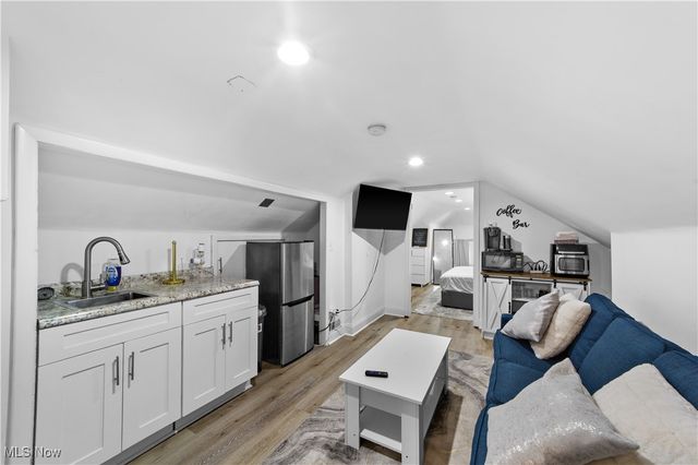 1683 Colonial Drive, Cleveland Heights, OH 44118