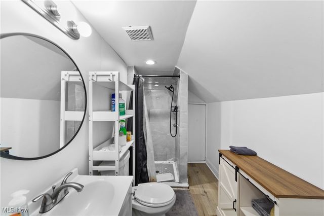 1683 Colonial Drive, Cleveland Heights, OH 44118