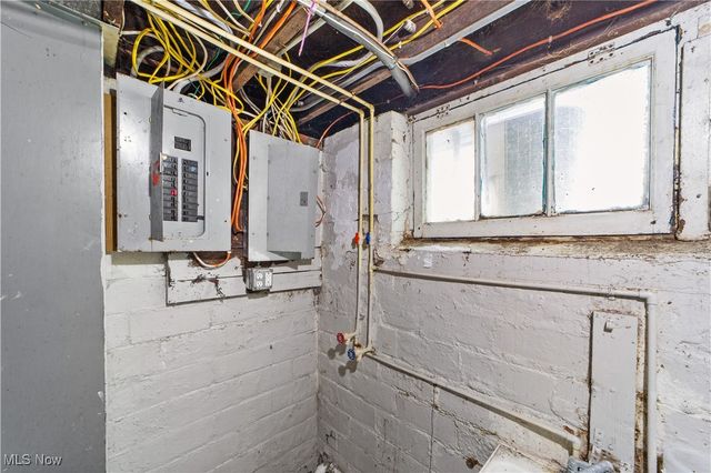 1683 Colonial Drive, Cleveland Heights, OH 44118