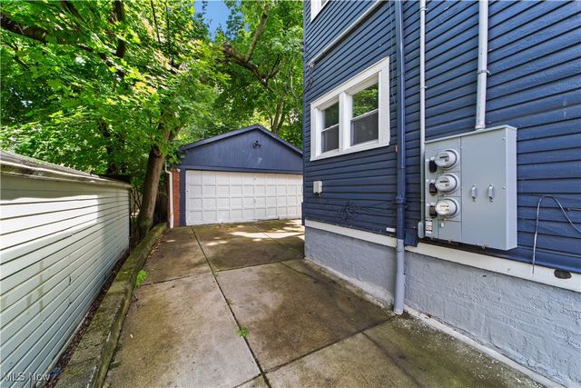 1683 Colonial Drive, Cleveland Heights, OH 44118