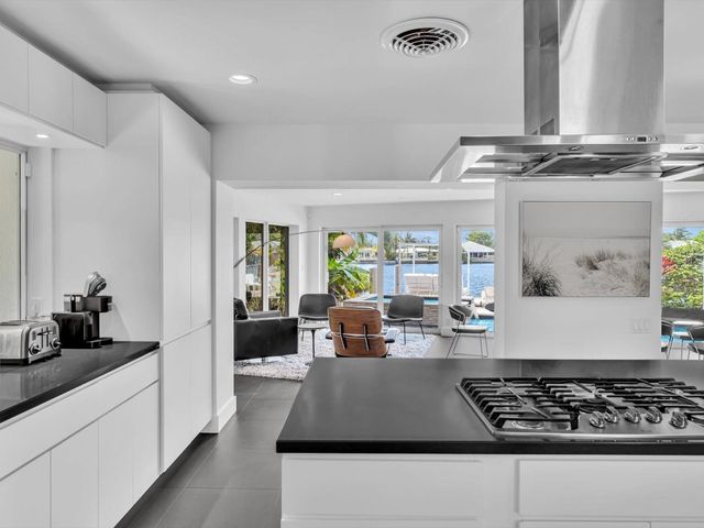 1640 NE 43rd Street, Oakland Park, FL 33334