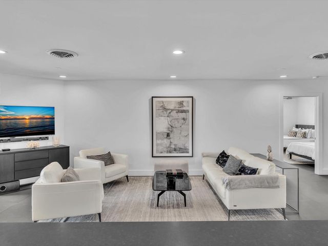 1640 NE 43rd Street, Oakland Park, FL 33334