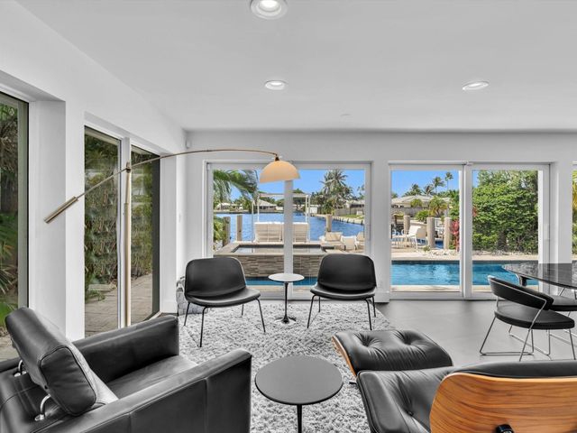 1640 NE 43rd Street, Oakland Park, FL 33334