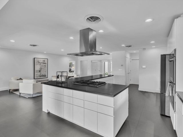 1640 NE 43rd Street, Oakland Park, FL 33334