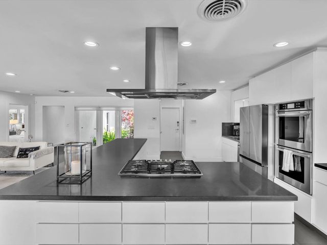 1640 NE 43rd Street, Oakland Park, FL 33334