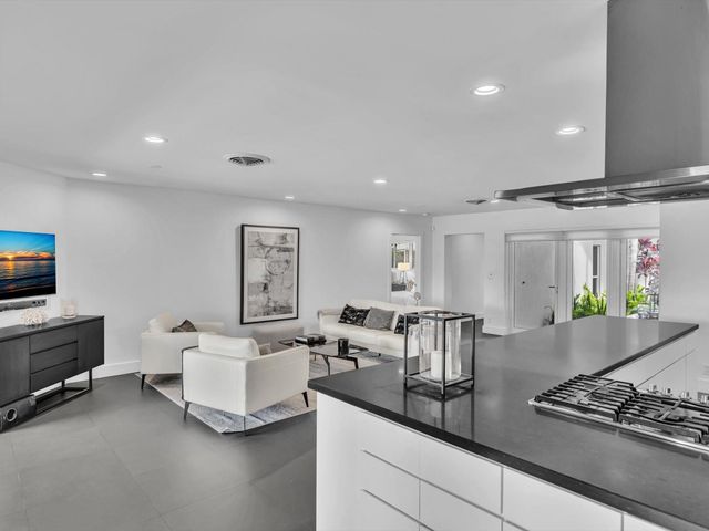 1640 NE 43rd Street, Oakland Park, FL 33334