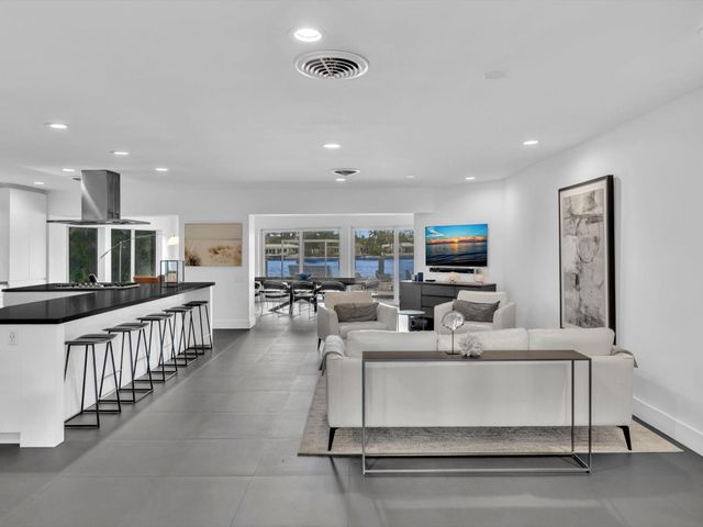 1640 NE 43rd Street, Oakland Park, FL 33334