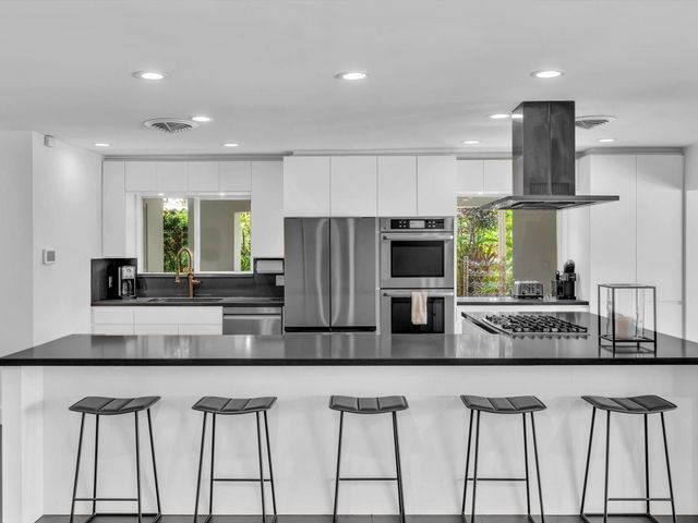 1640 NE 43rd Street, Oakland Park, FL 33334