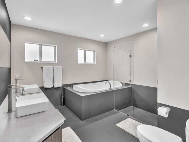 1640 NE 43rd Street, Oakland Park, FL 33334