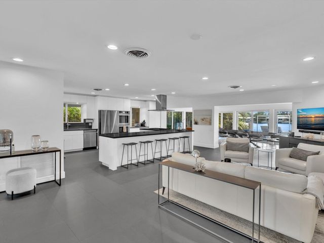 1640 NE 43rd Street, Oakland Park, FL 33334