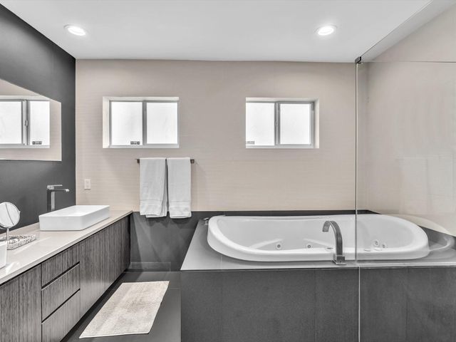 1640 NE 43rd Street, Oakland Park, FL 33334